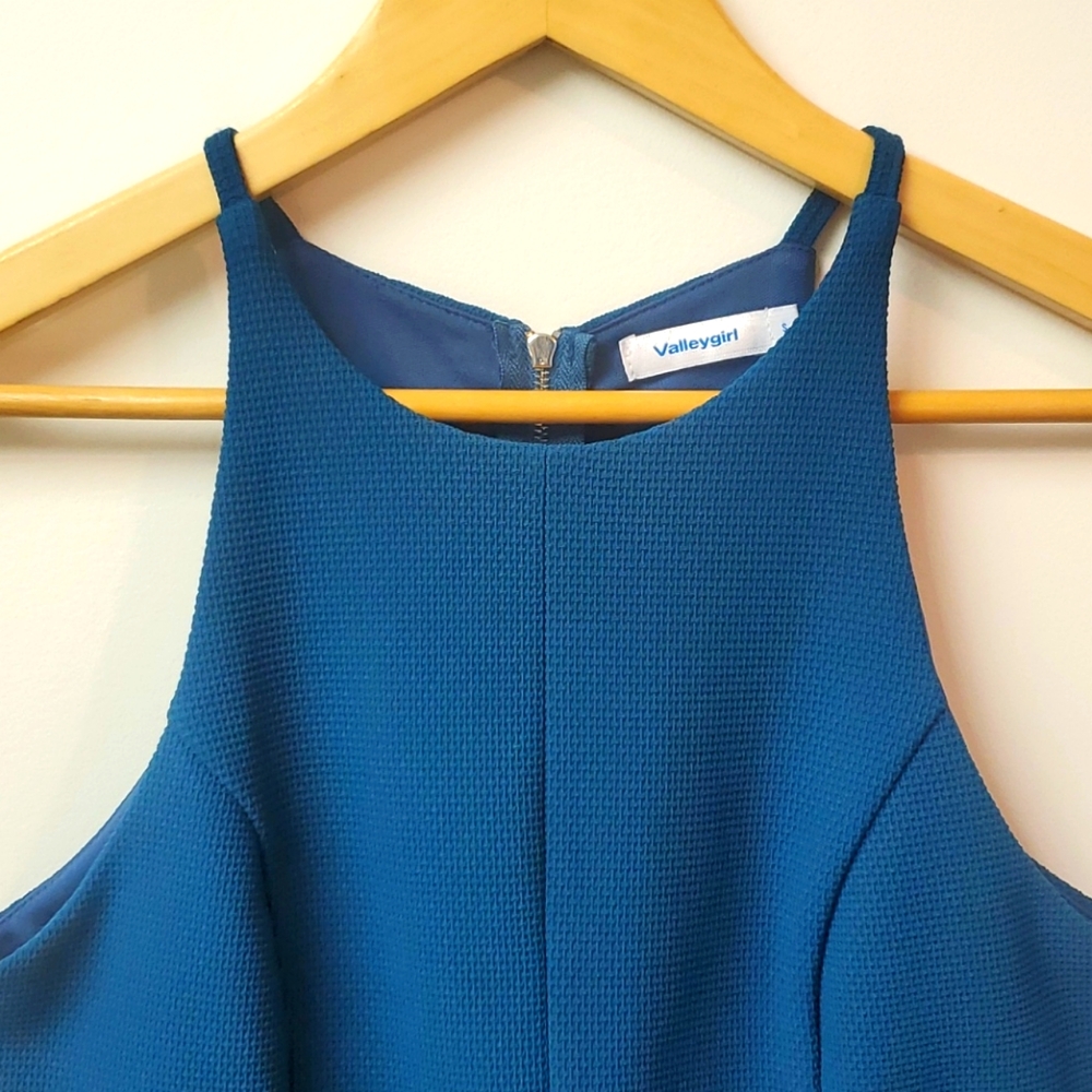 🧚‍♀️A Rare find. Teal Tail Cut Top. Size S